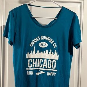 Women's Brooks Chicago marathon T-shirt